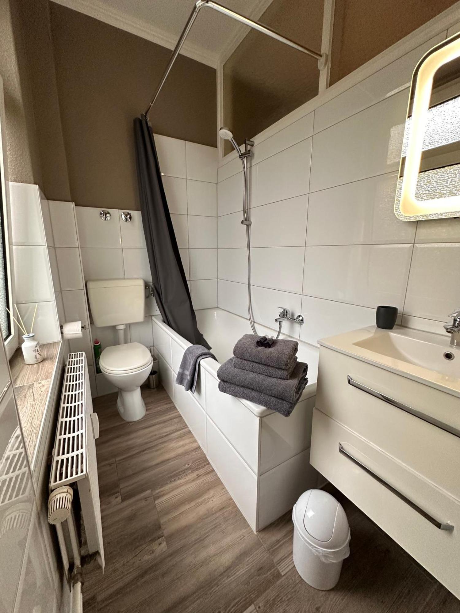 Altbaucharme In Zentraler Lage Apartment *